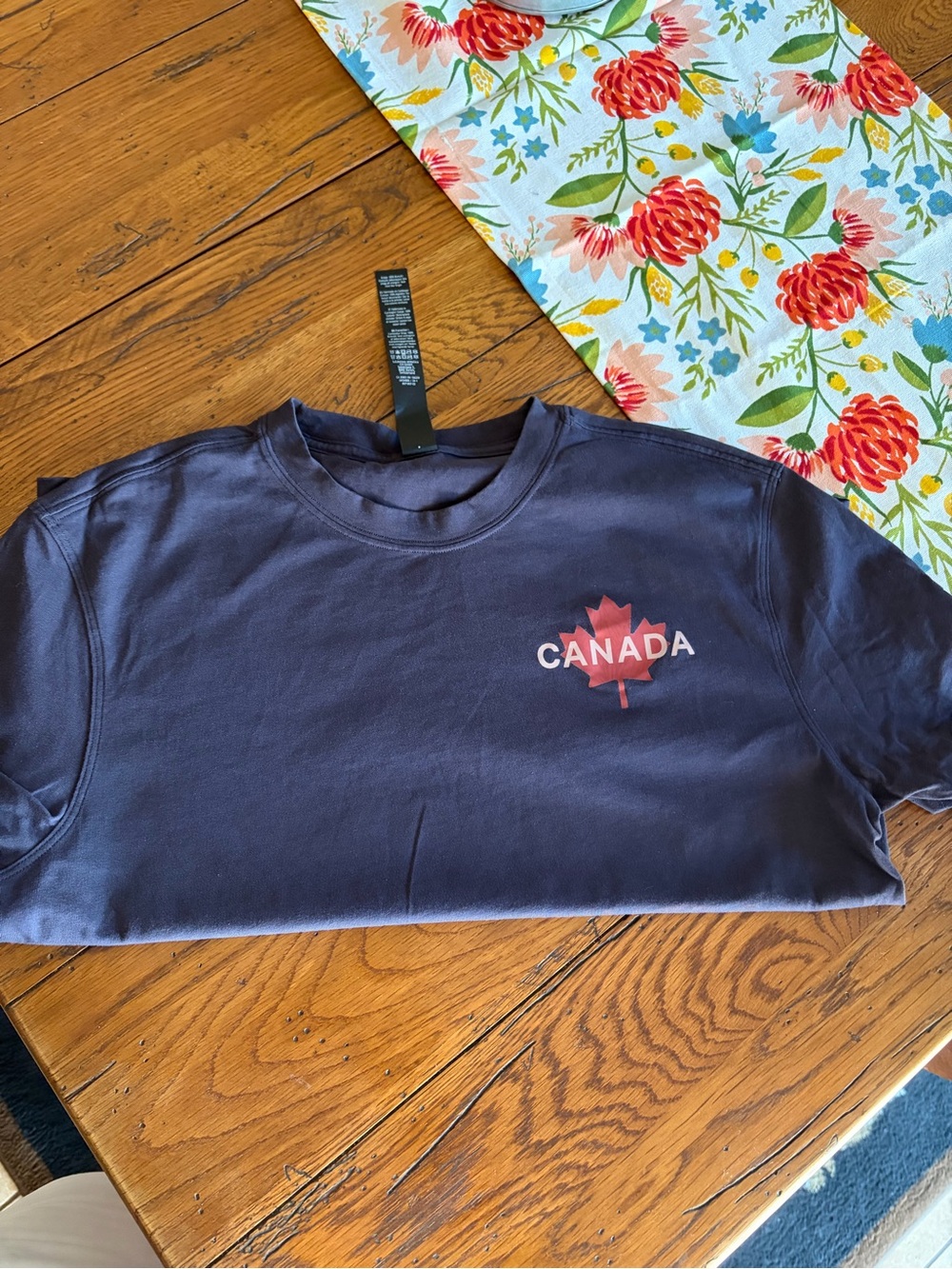 lululemon athletica navy/purple Canada tee